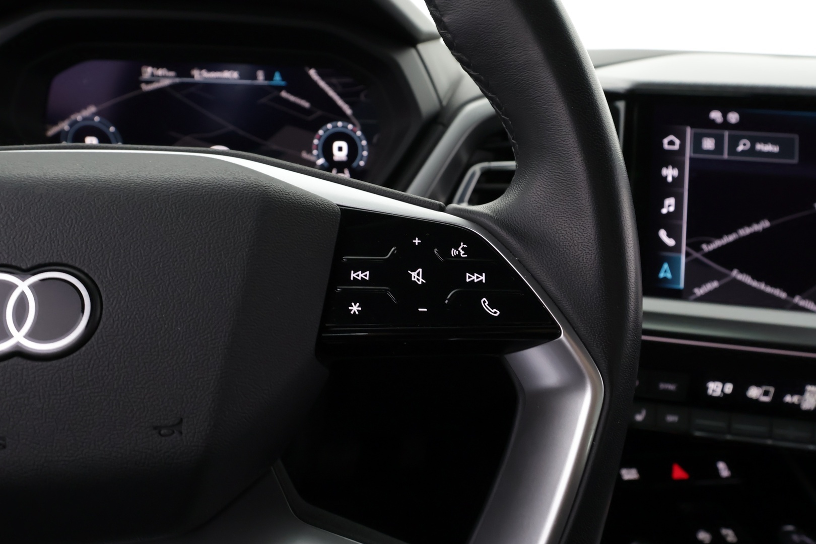 AUDI Q4 e-tron 2022