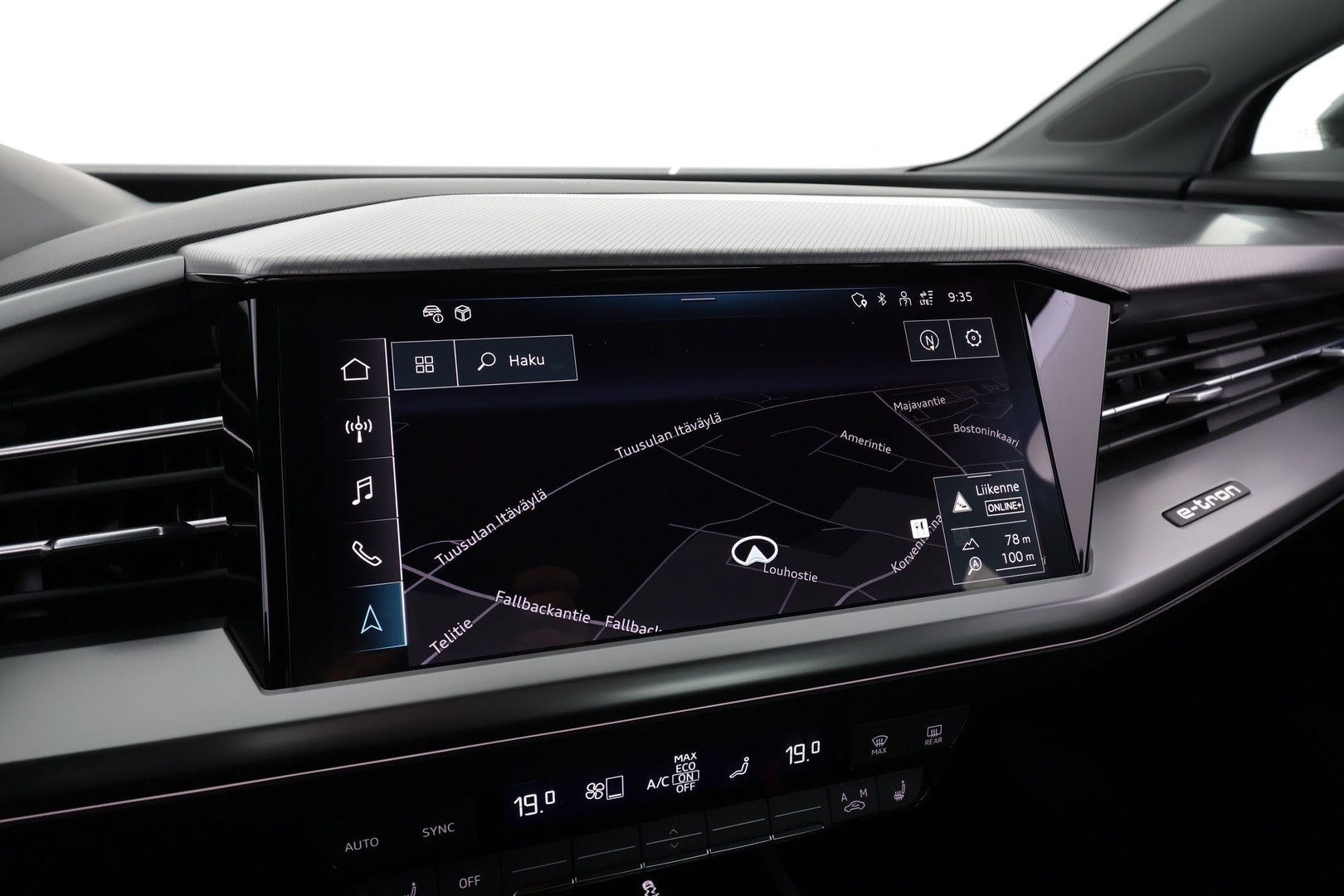 AUDI Q4 e-tron 2022
