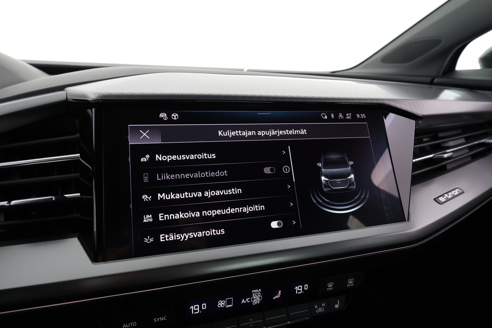 AUDI Q4 e-tron 2022