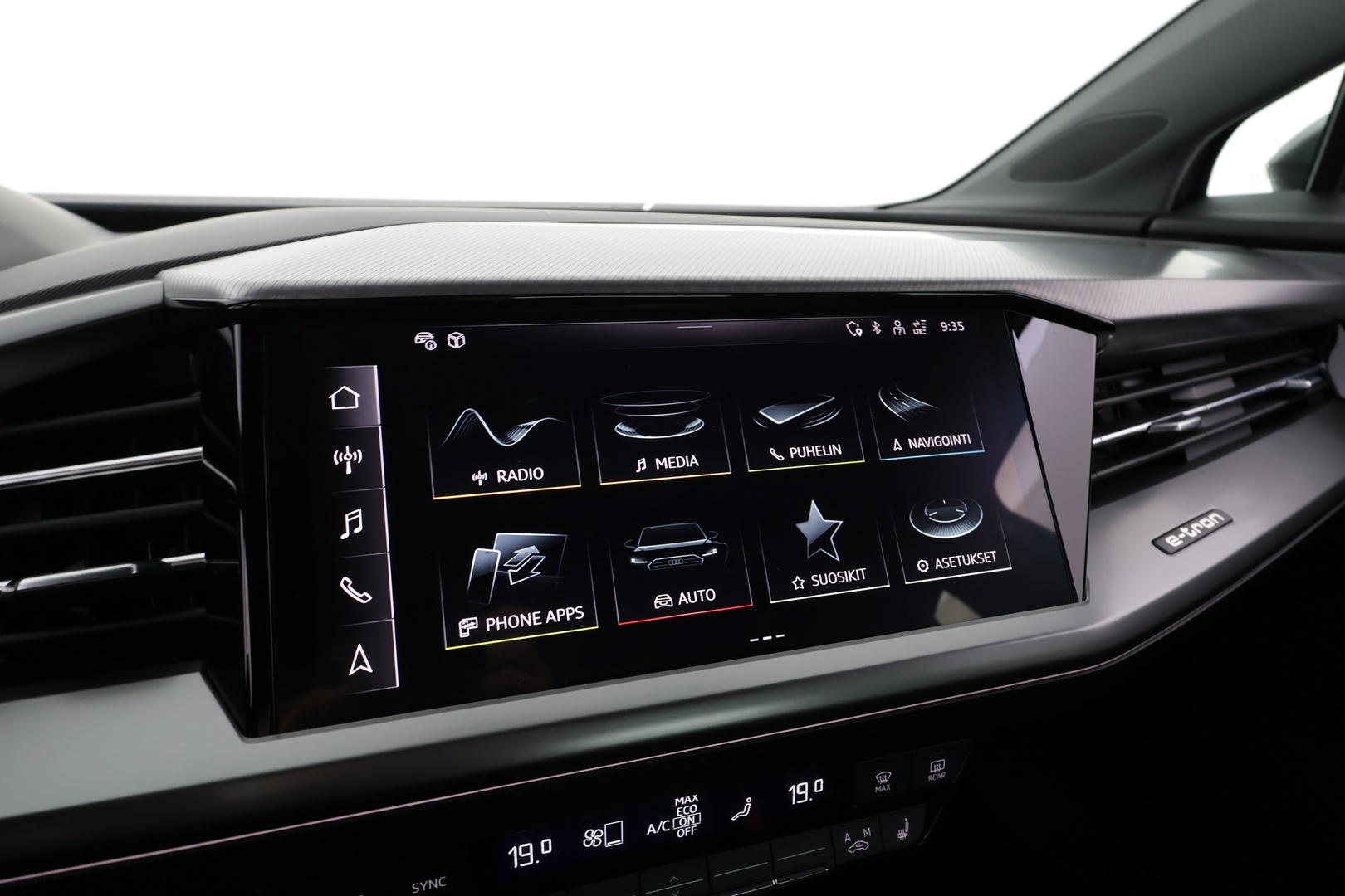 AUDI Q4 e-tron 2022