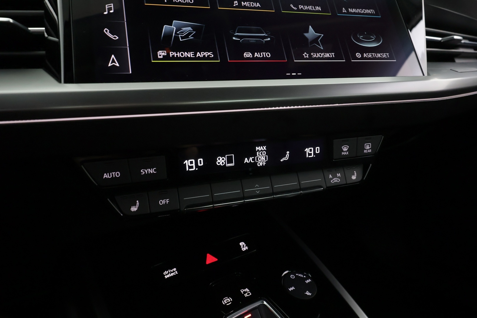 AUDI Q4 e-tron 2022
