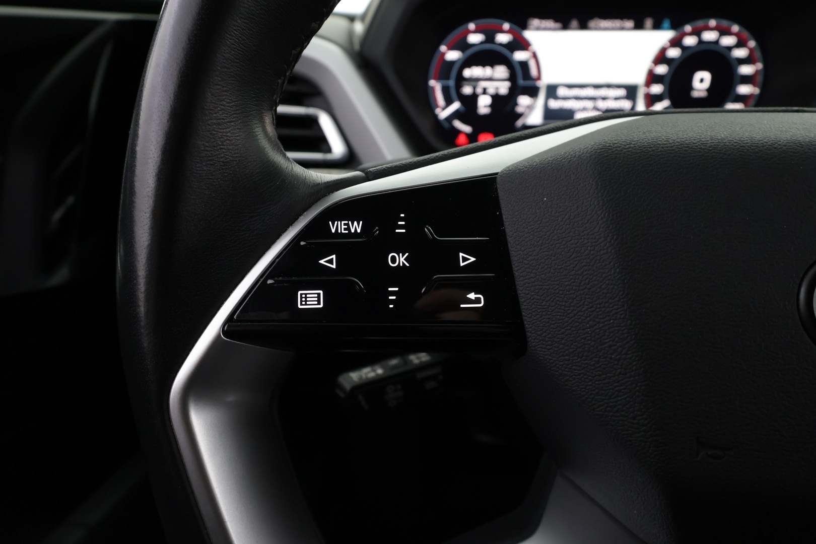 AUDI Q4 e-tron 2022