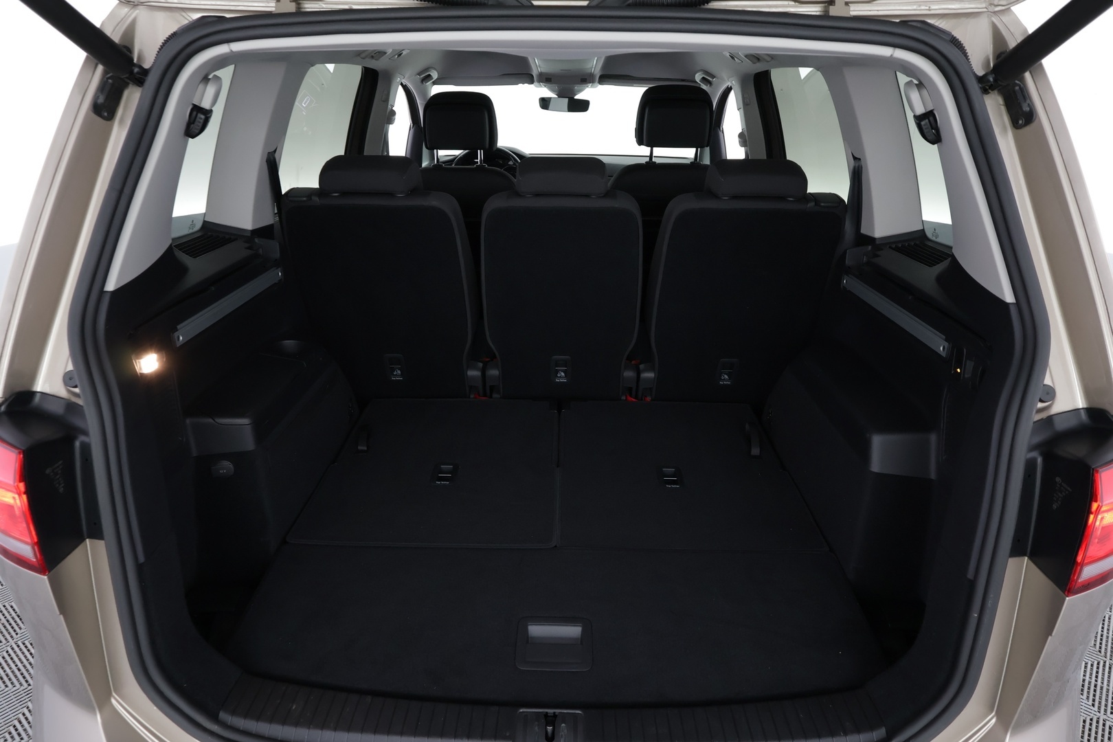 VOLKSWAGEN Touran 2019