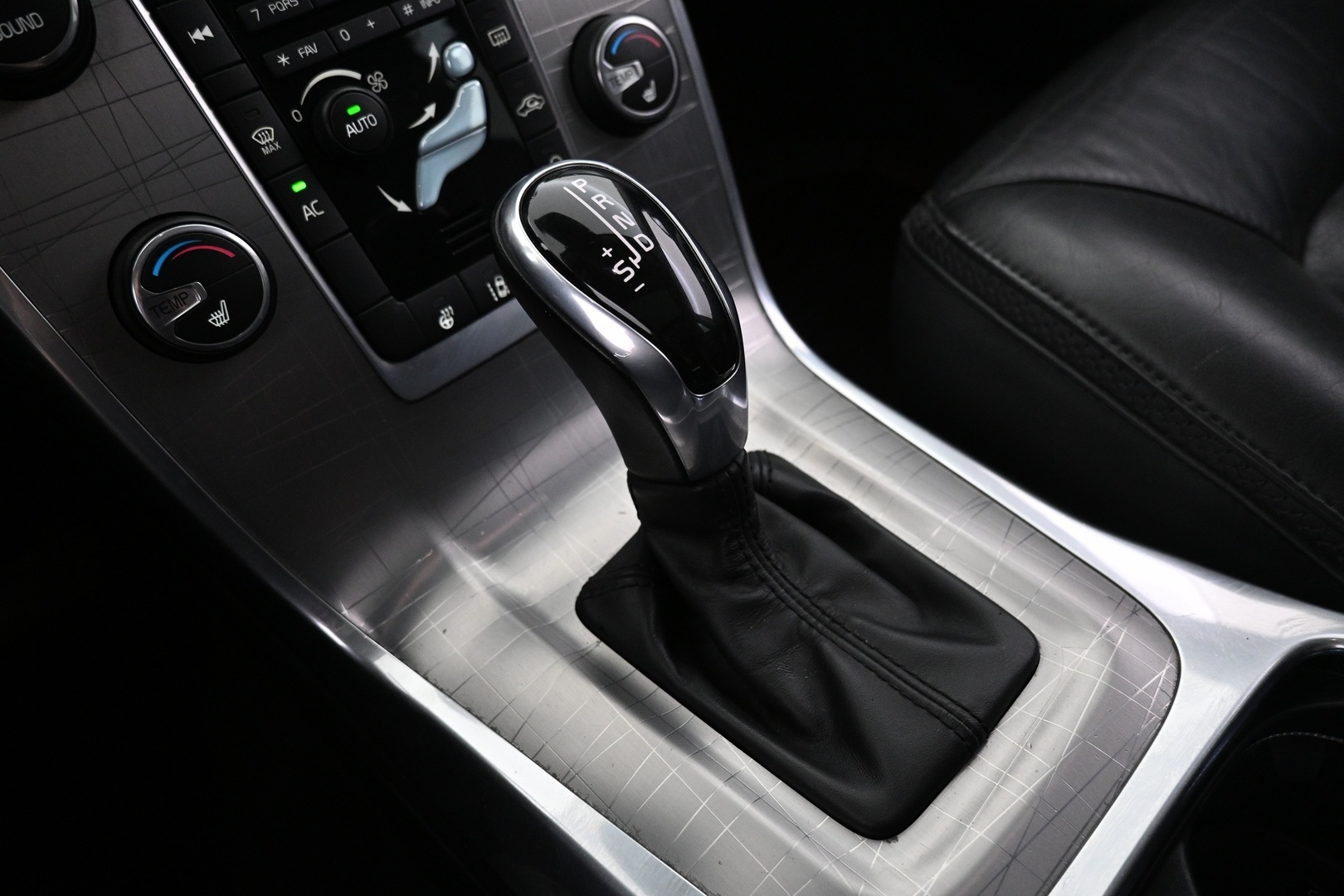 VOLVO XC70 2014