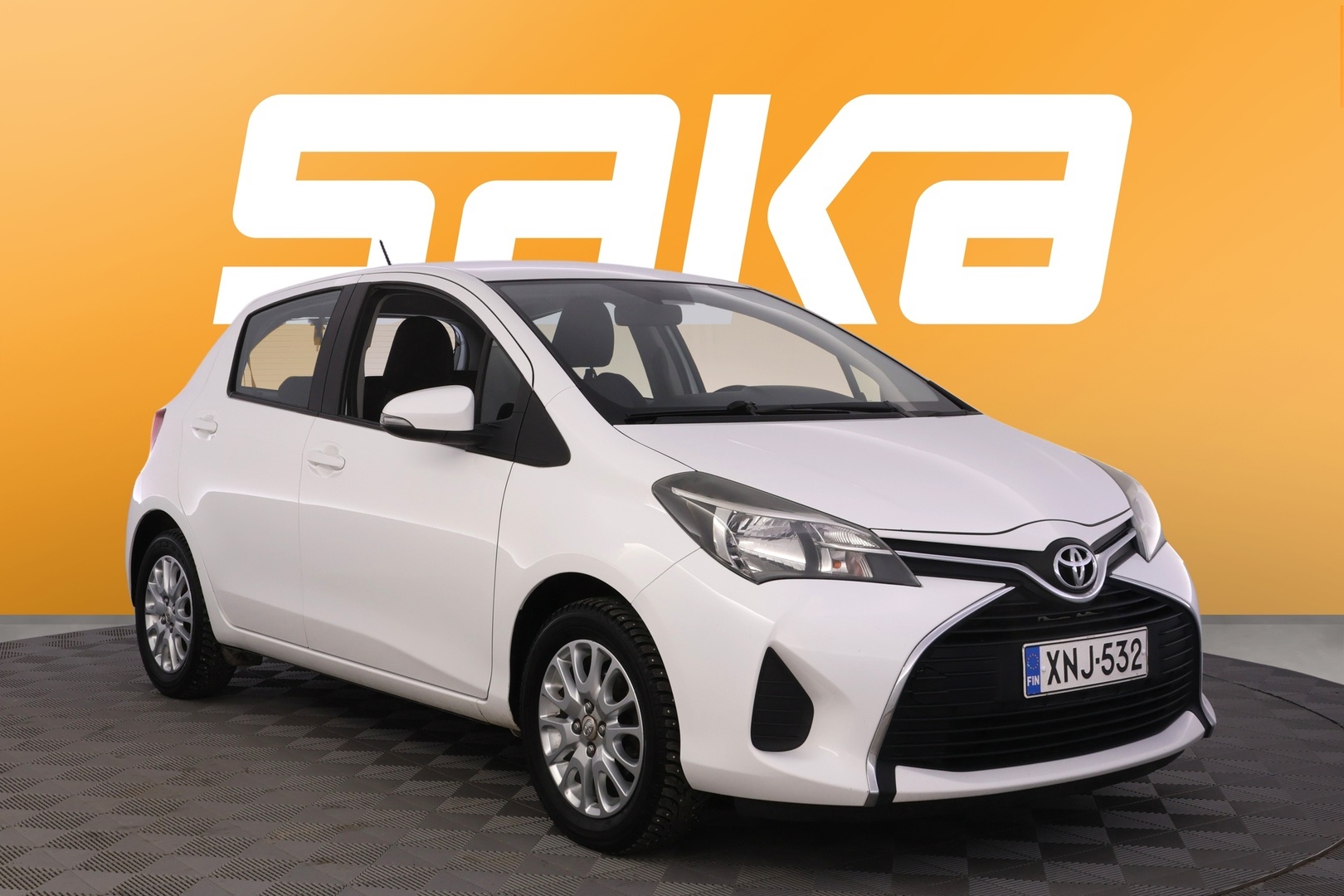 TOYOTA Yaris 2015
