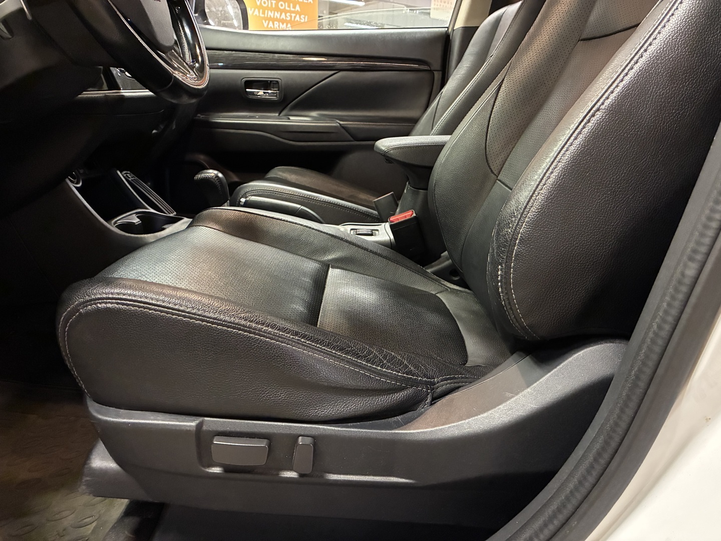 MITSUBISHI Outlander 2016