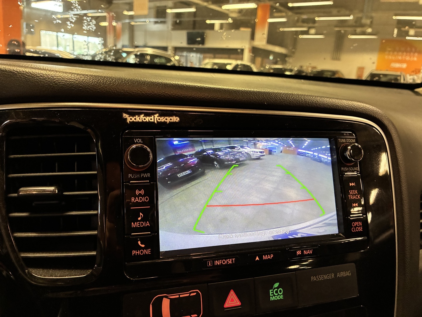 MITSUBISHI Outlander 2016