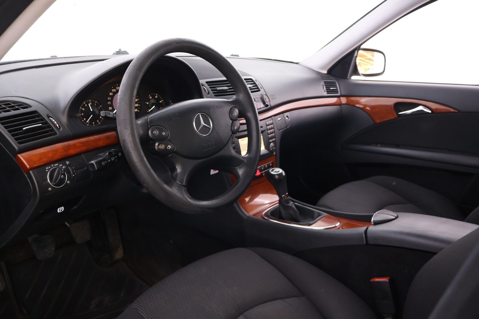 MERCEDES-BENZ E 2009