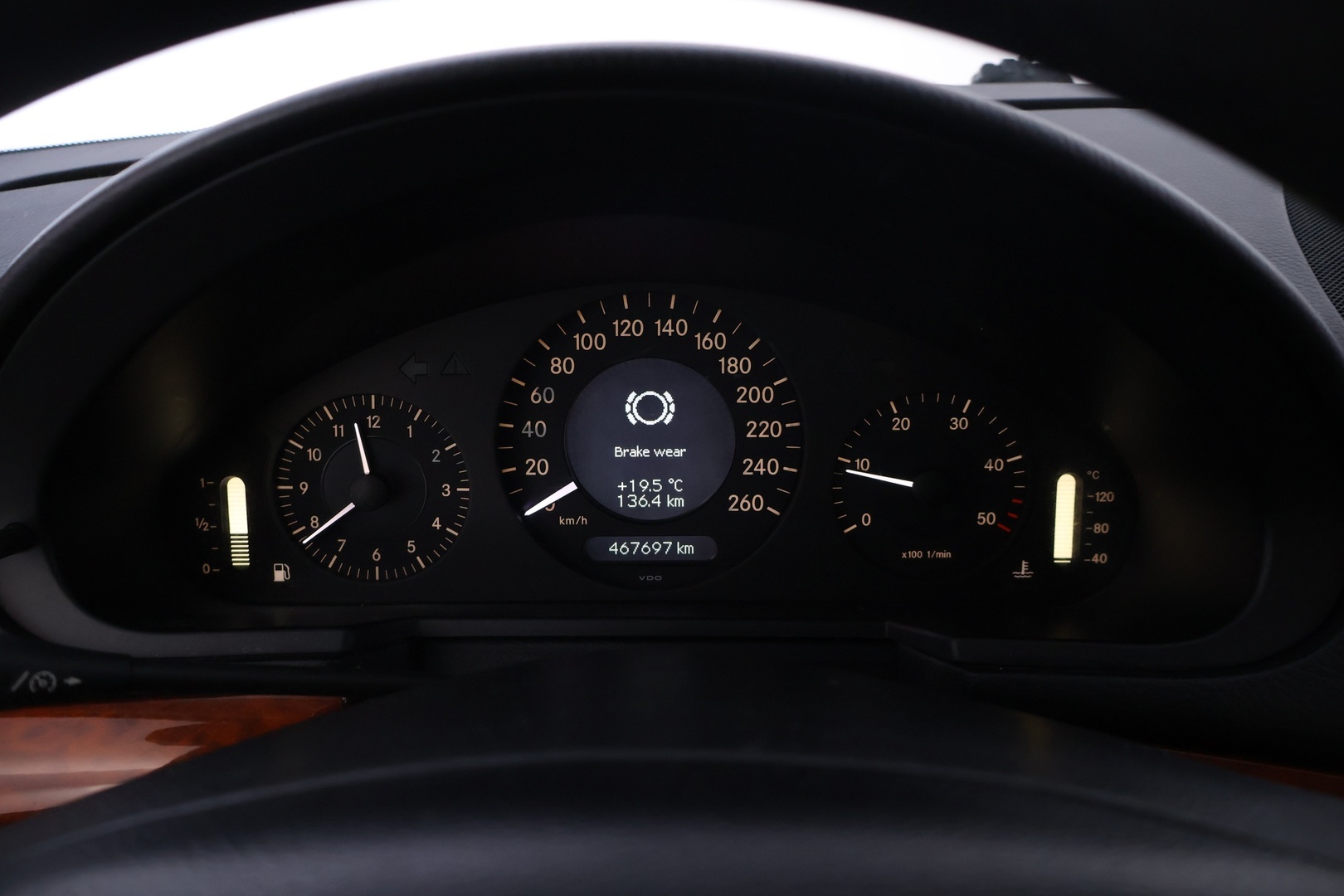 MERCEDES-BENZ E 2009