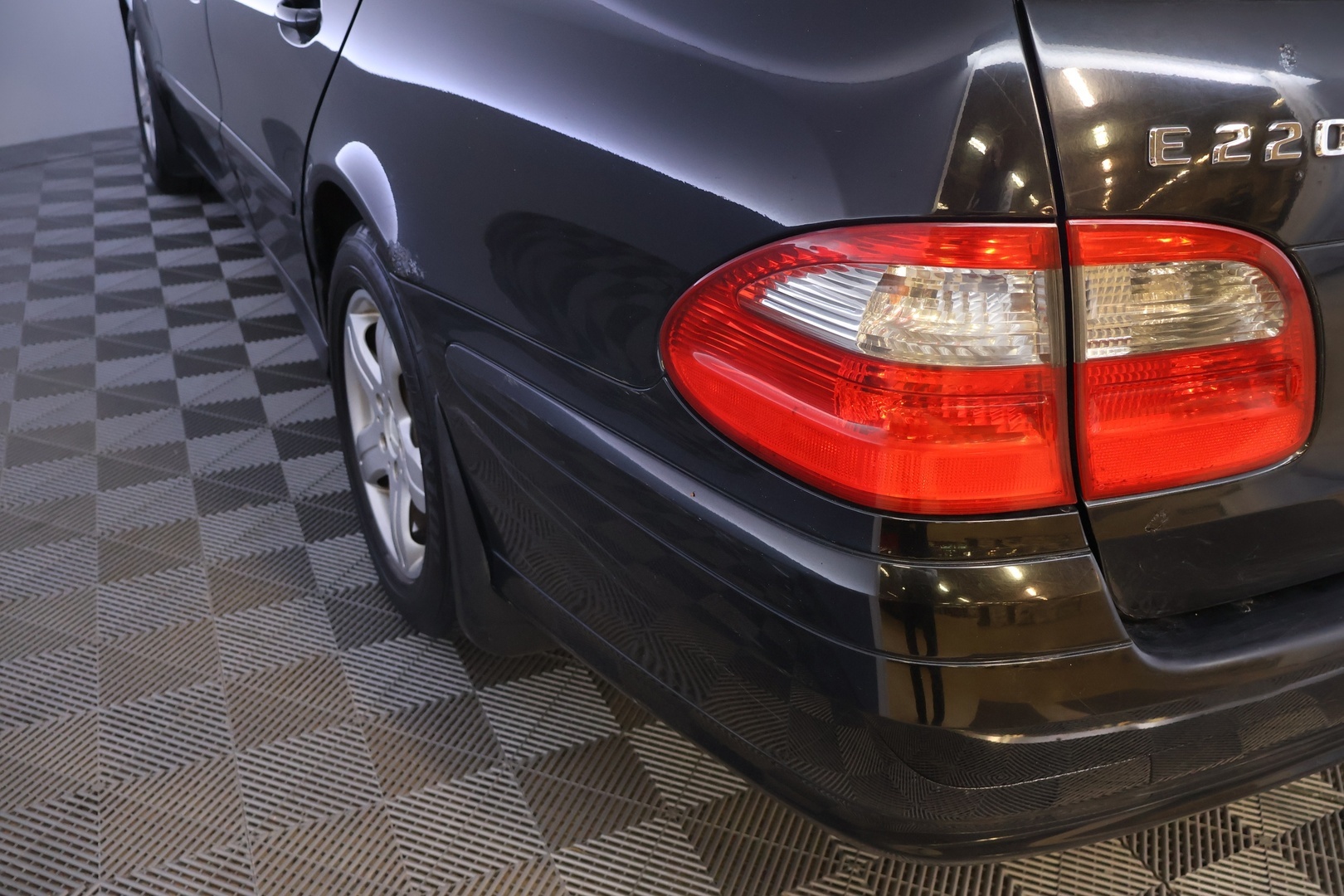 MERCEDES-BENZ E 2009