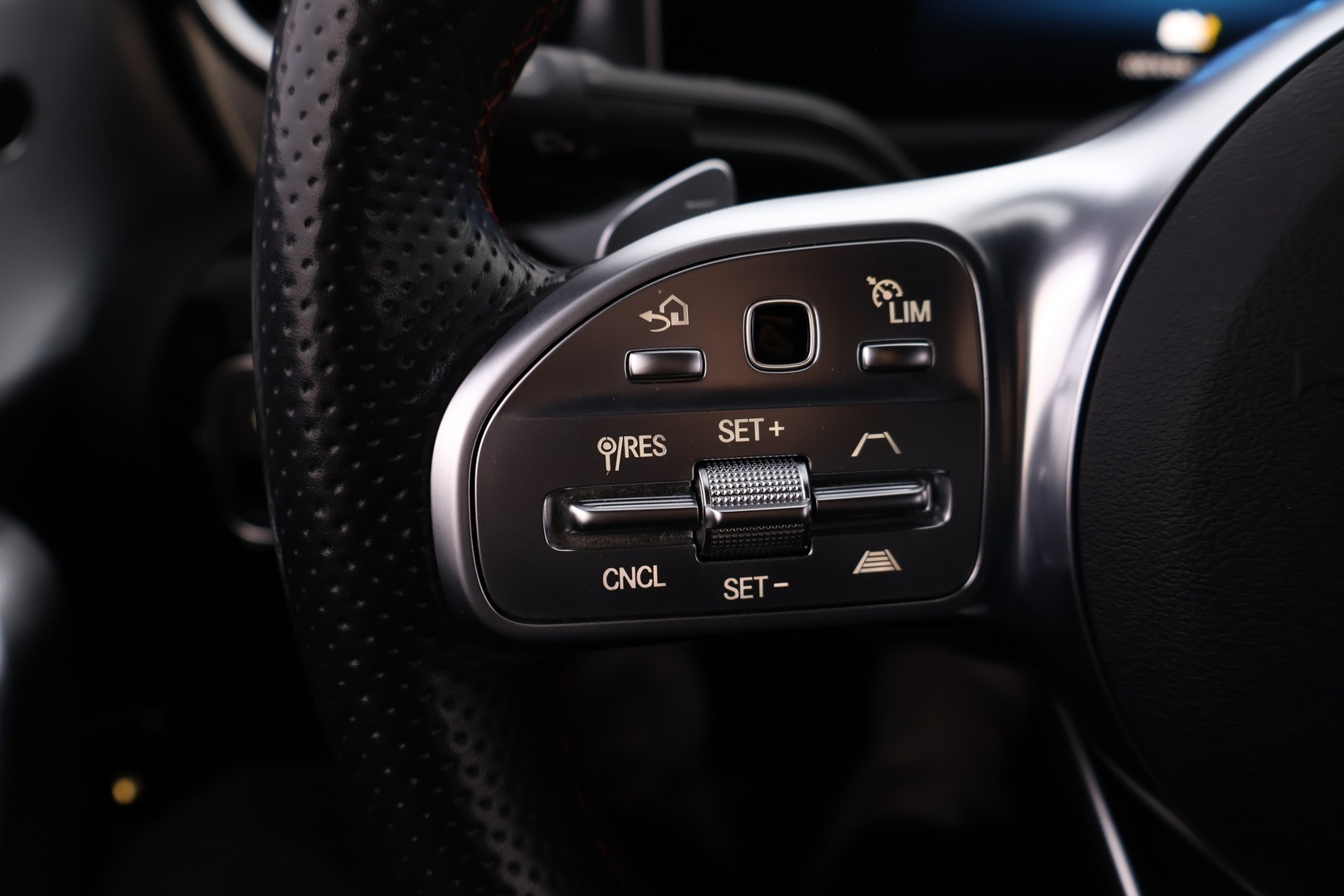 MERCEDES-BENZ A 2020