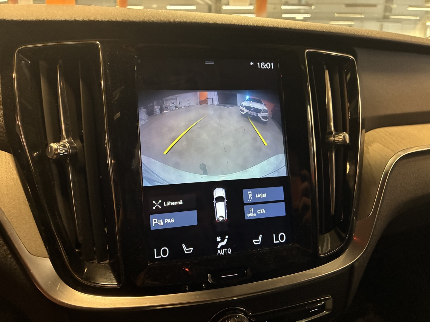 VOLVO V60 2020