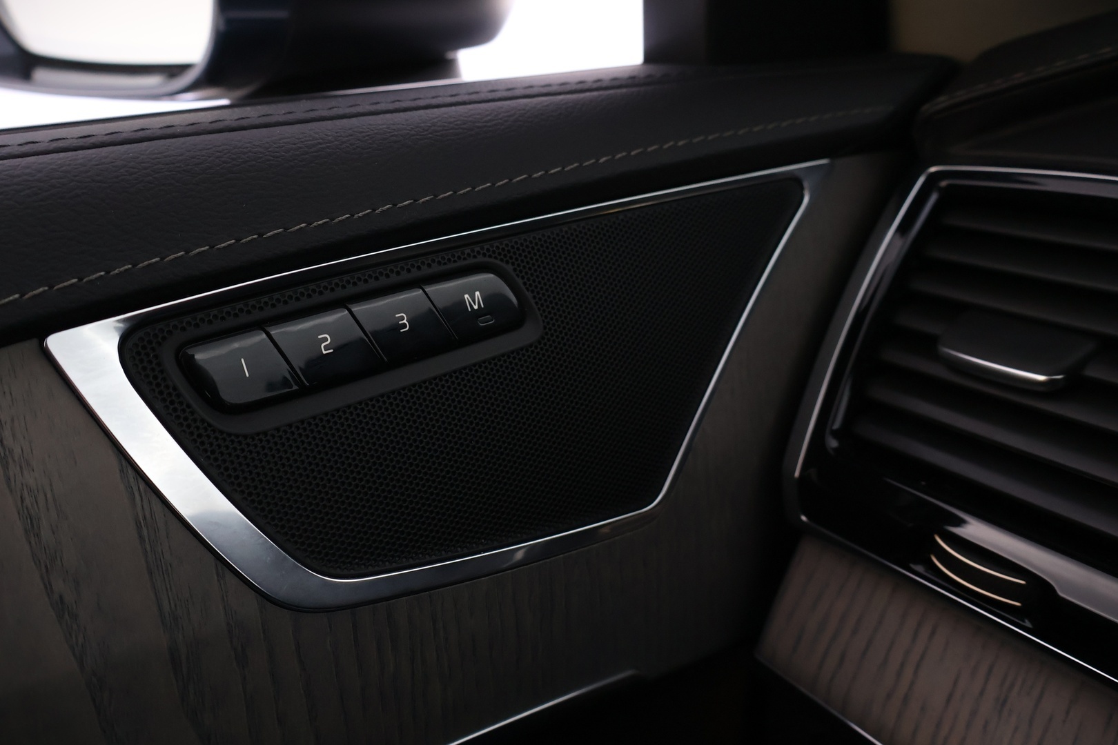 VOLVO XC90 2020