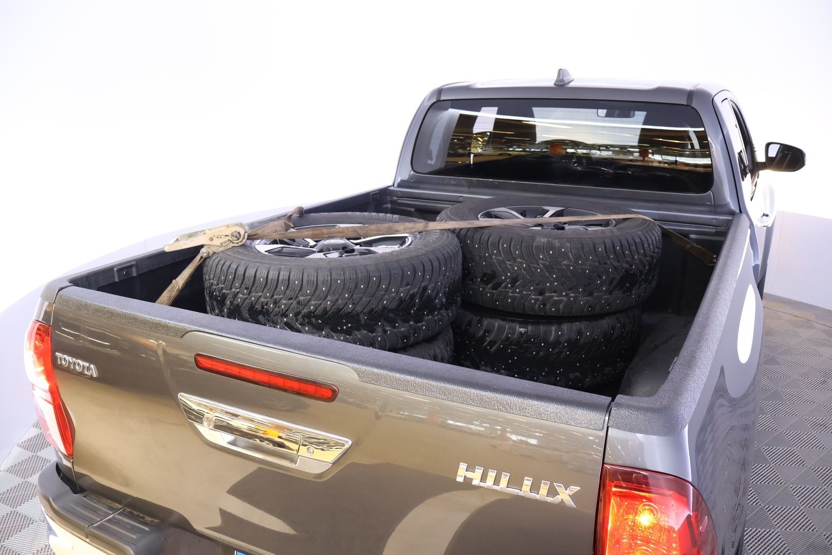 TOYOTA Hilux 2024