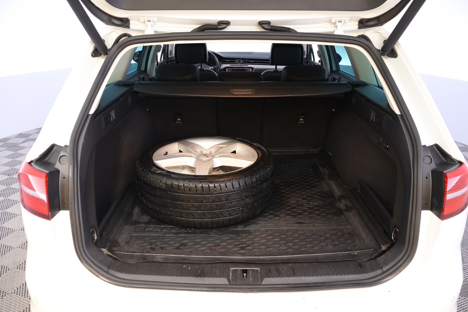 VOLKSWAGEN Passat 2016