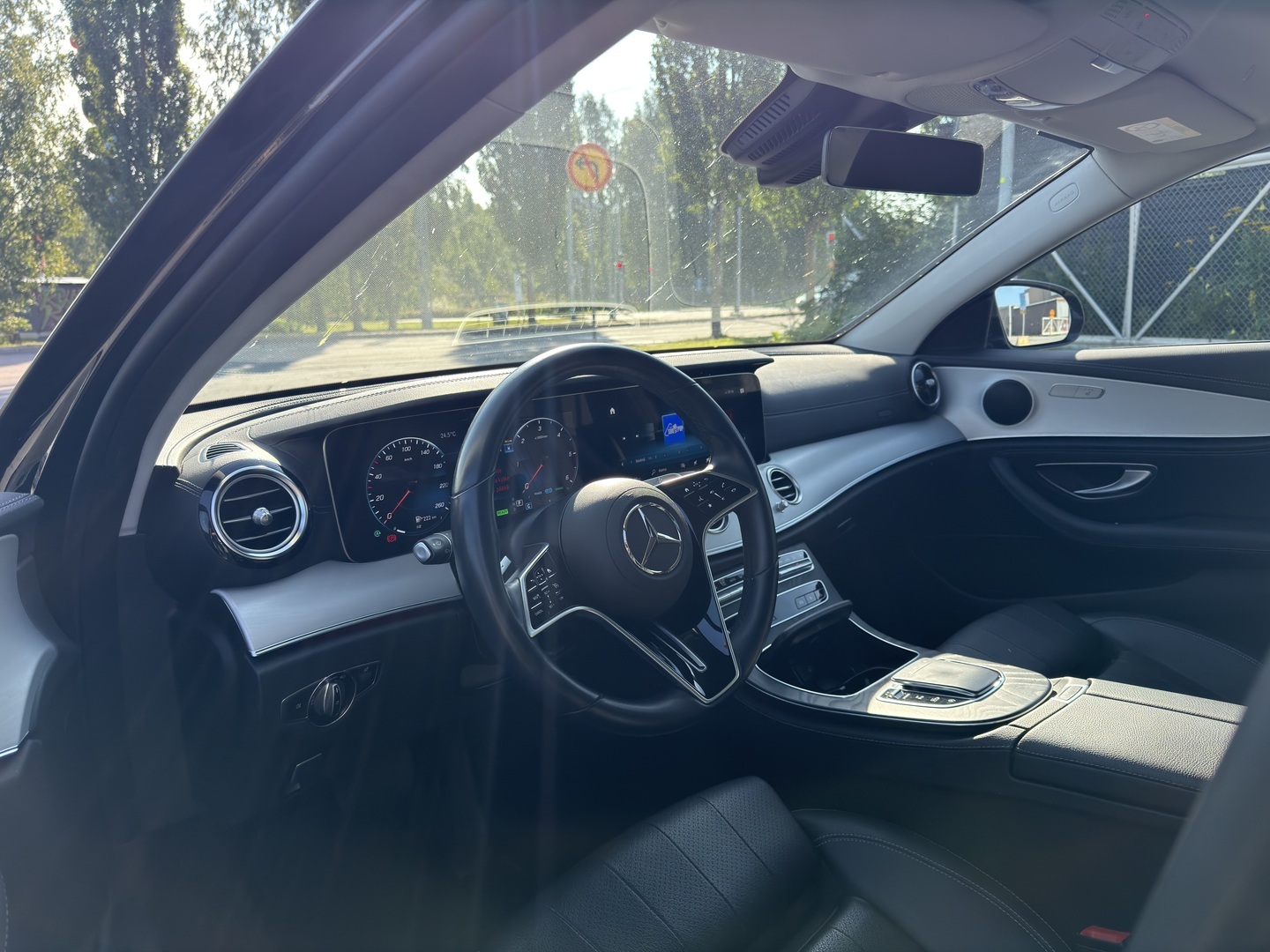 MERCEDES-BENZ E 2023