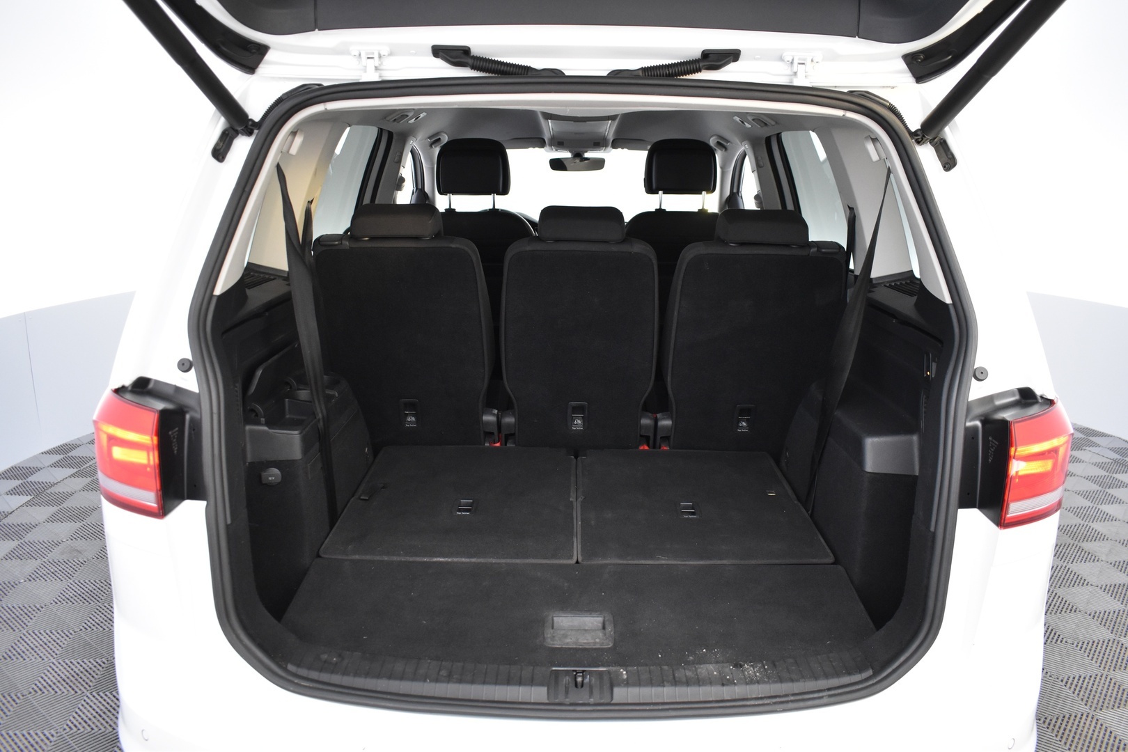 VOLKSWAGEN Touran 2018