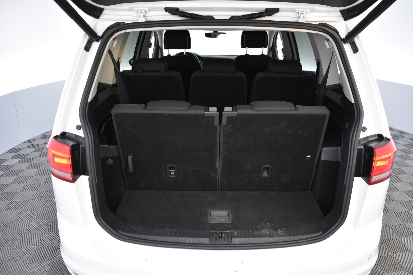 VOLKSWAGEN Touran 2018