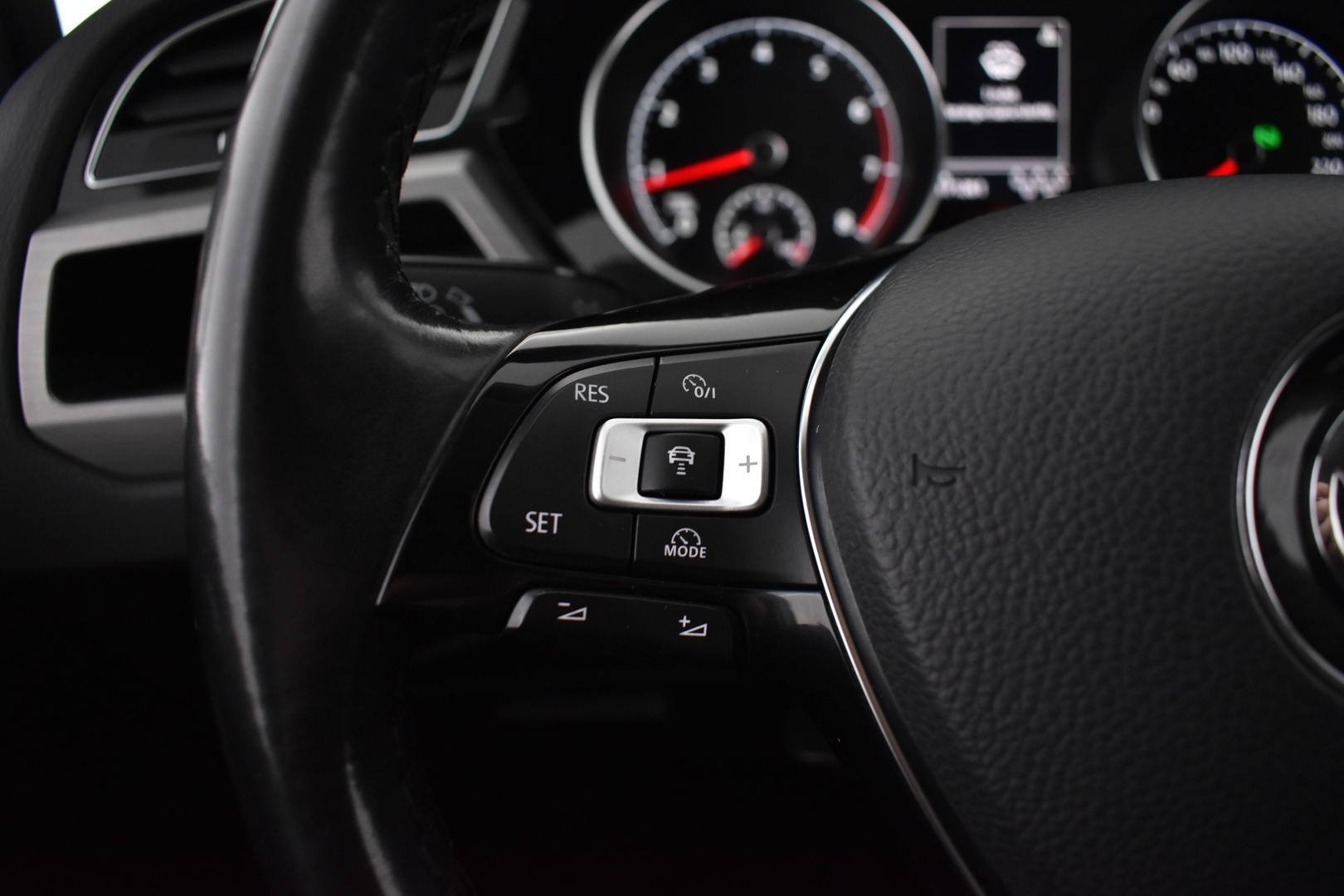 VOLKSWAGEN Touran 2018