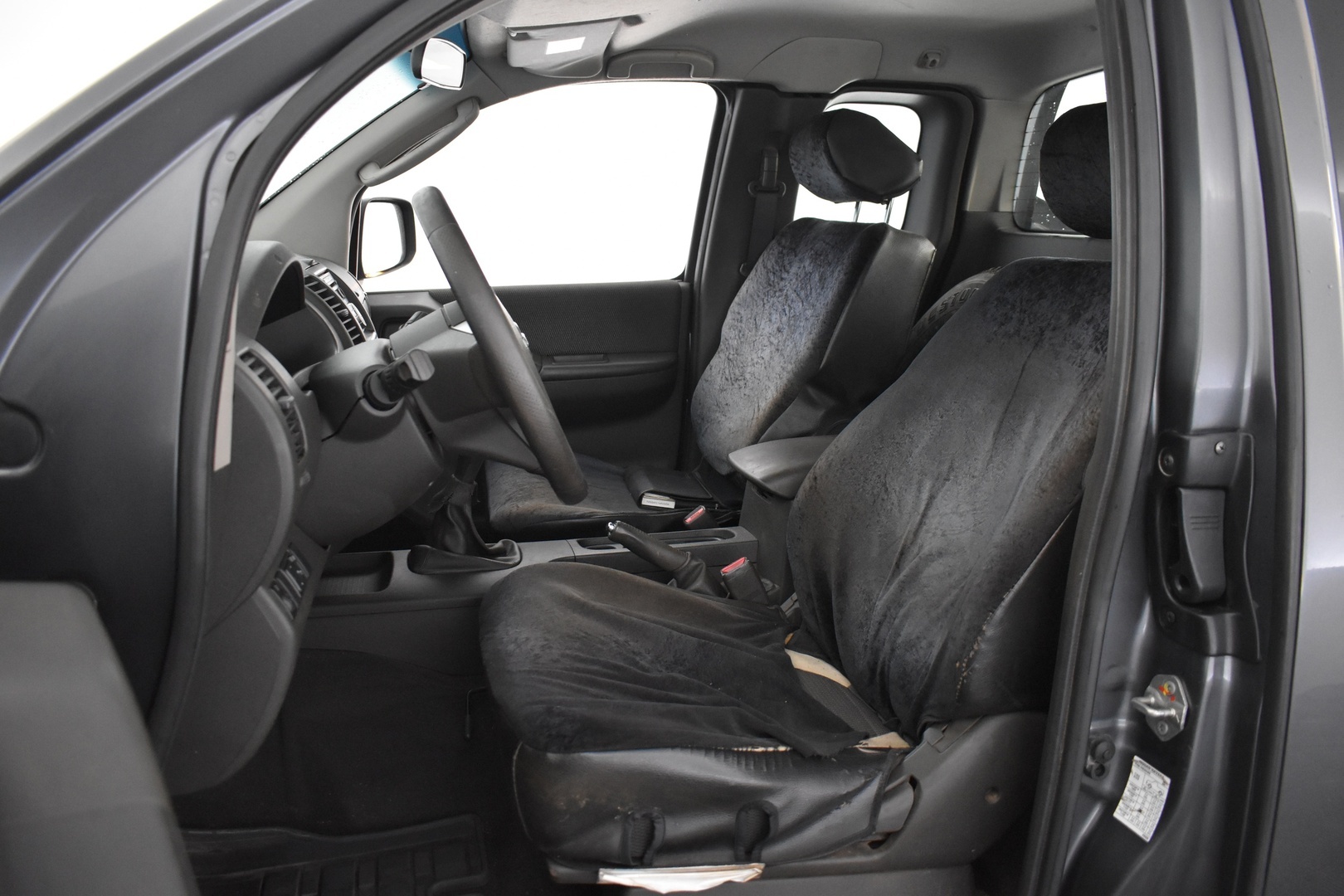NISSAN Navara 2011