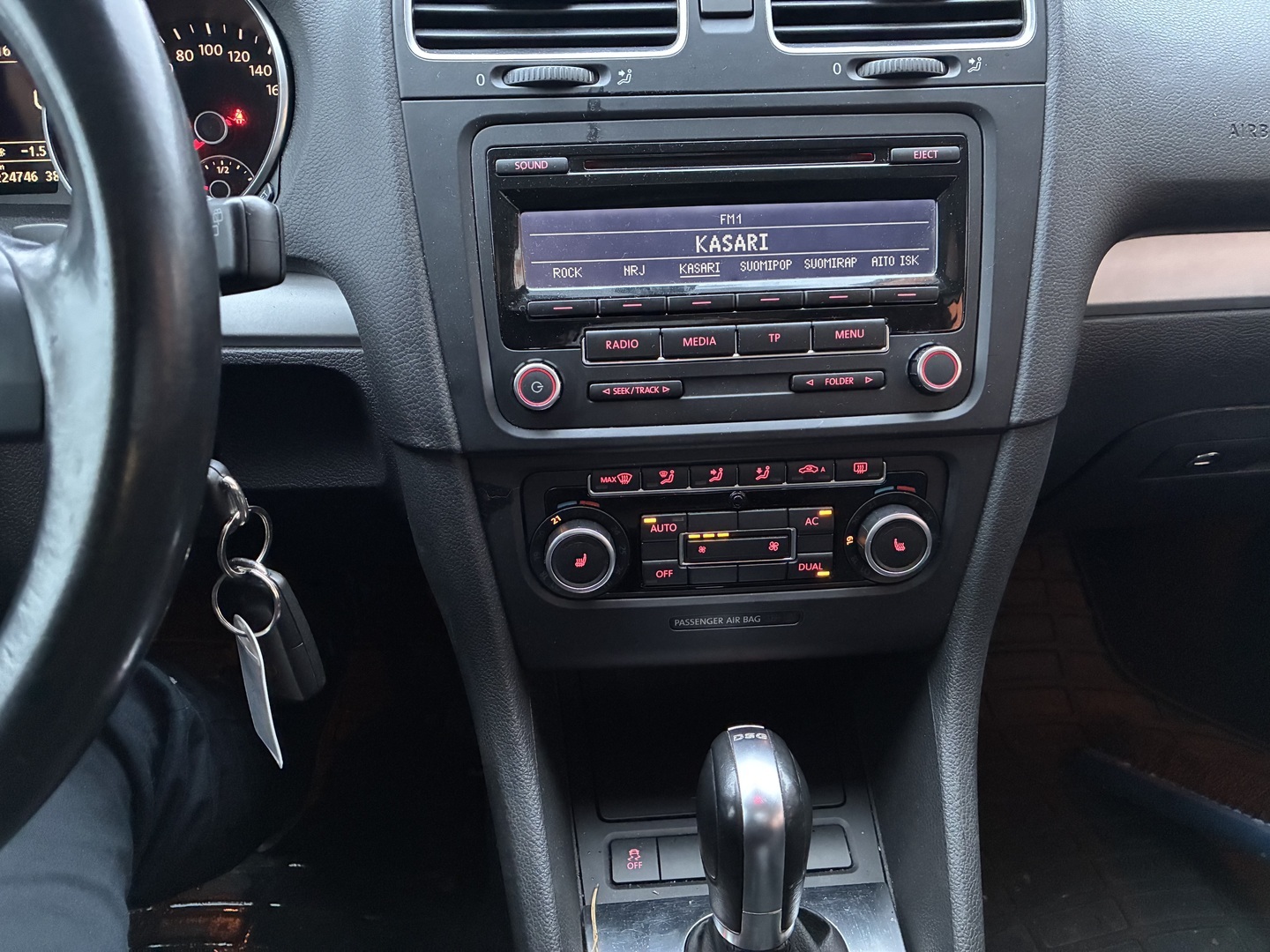 VOLKSWAGEN Golf 2012