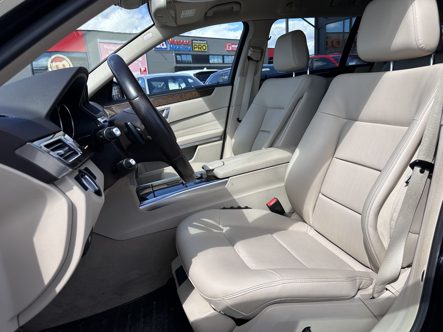 MERCEDES-BENZ E 2013