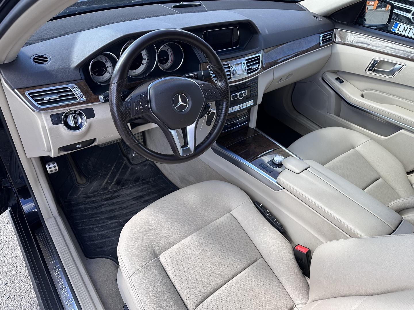 MERCEDES-BENZ E 2013