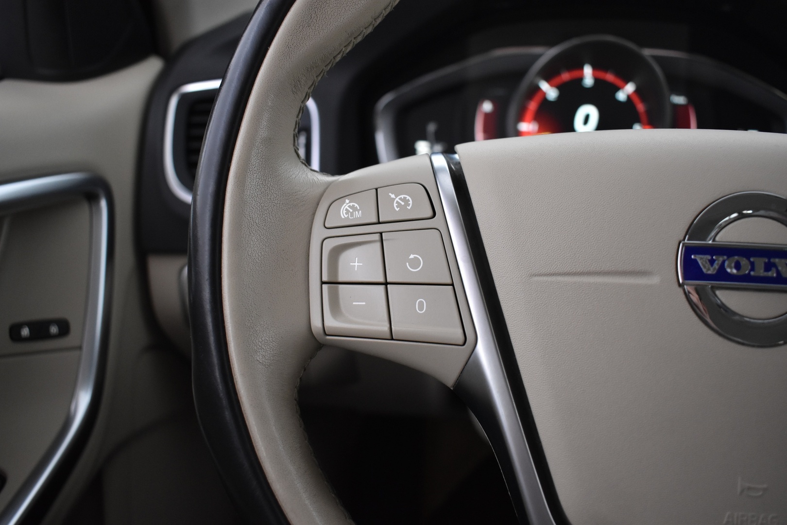 VOLVO V60 Cross Country 2018