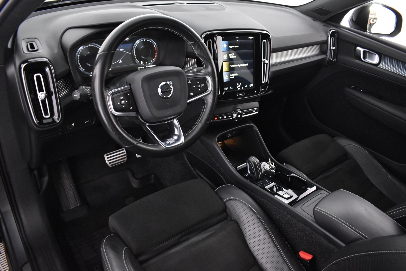 VOLVO XC40 2019