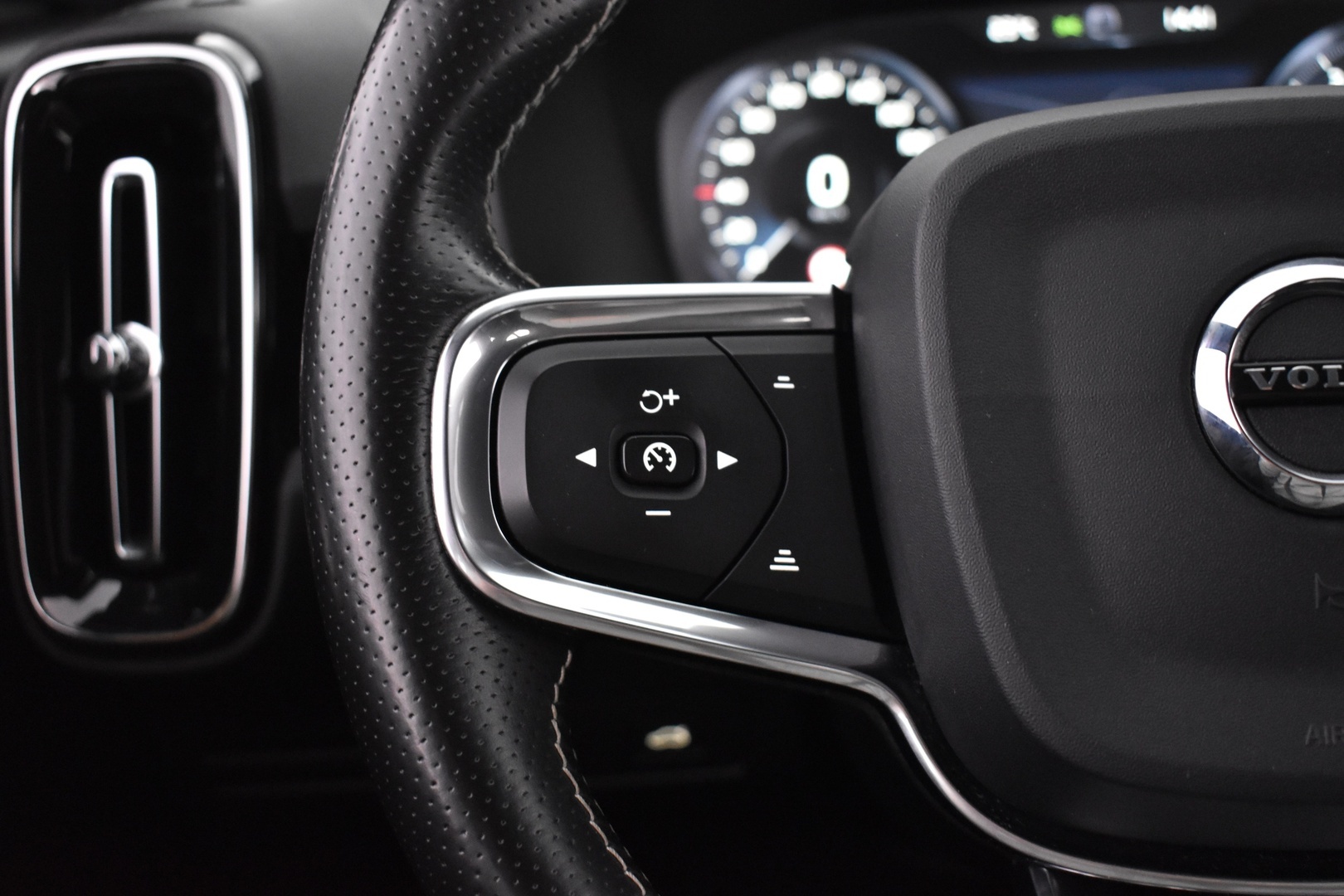 VOLVO XC40 2019
