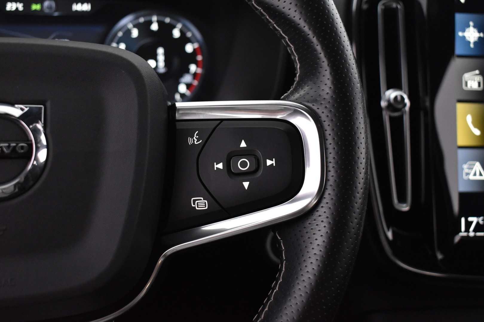 VOLVO XC40 2019