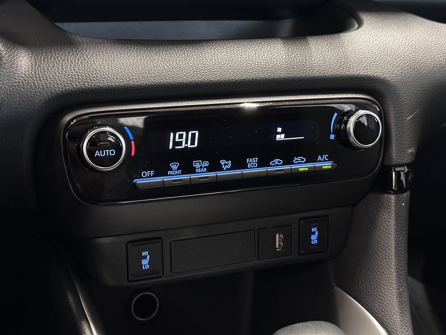 TOYOTA Yaris 2021