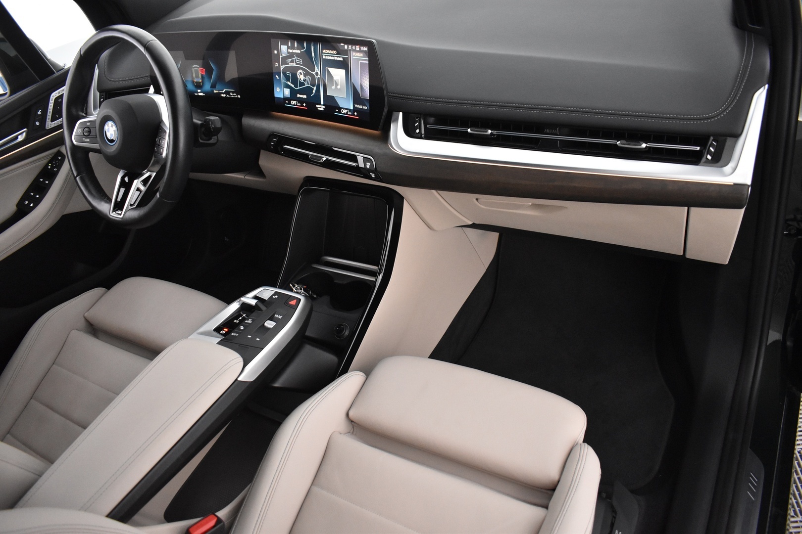 BMW 225 2023