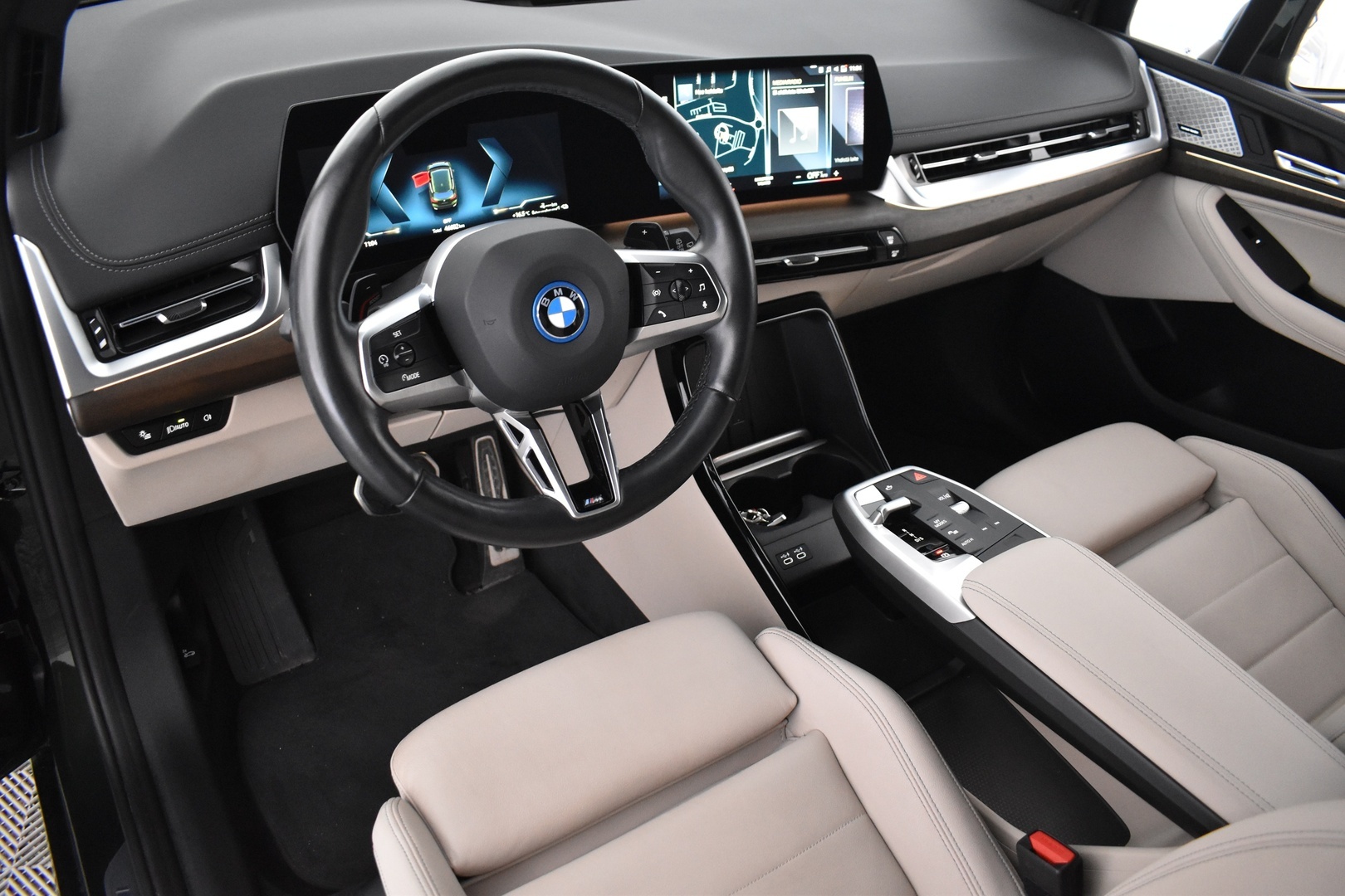 BMW 225 2023