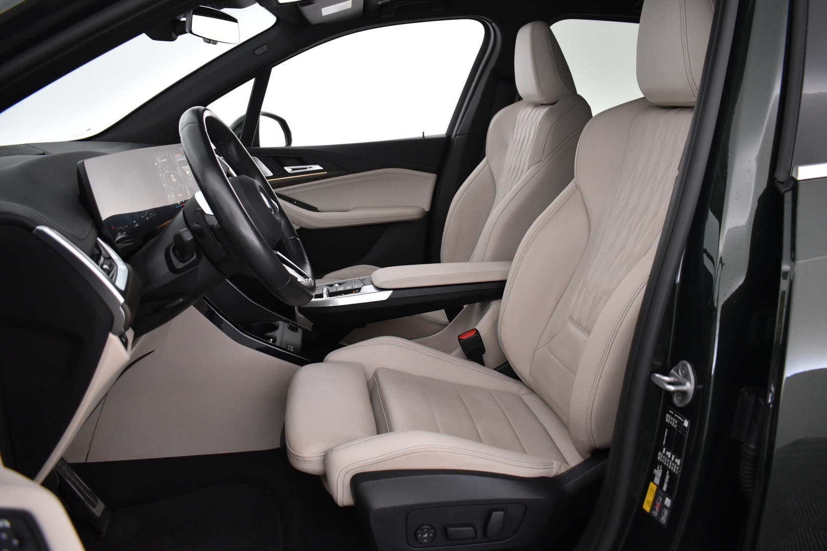 BMW 225 2023