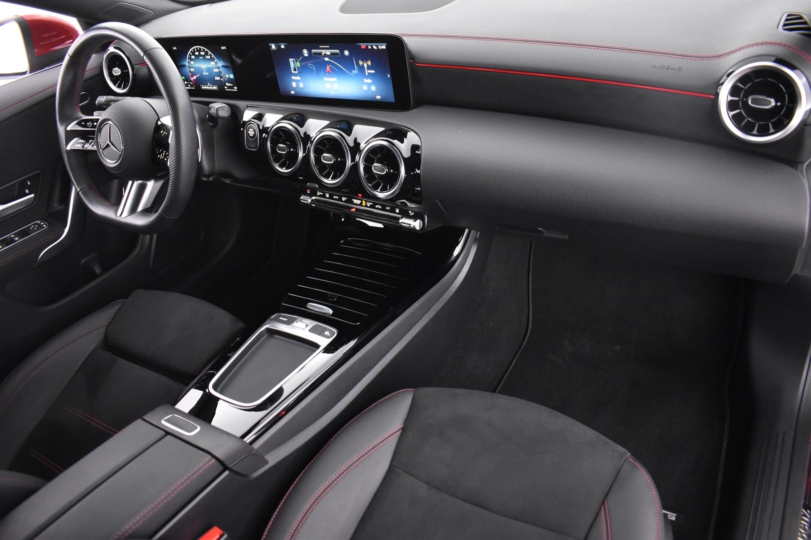 MERCEDES-BENZ CLA 2025