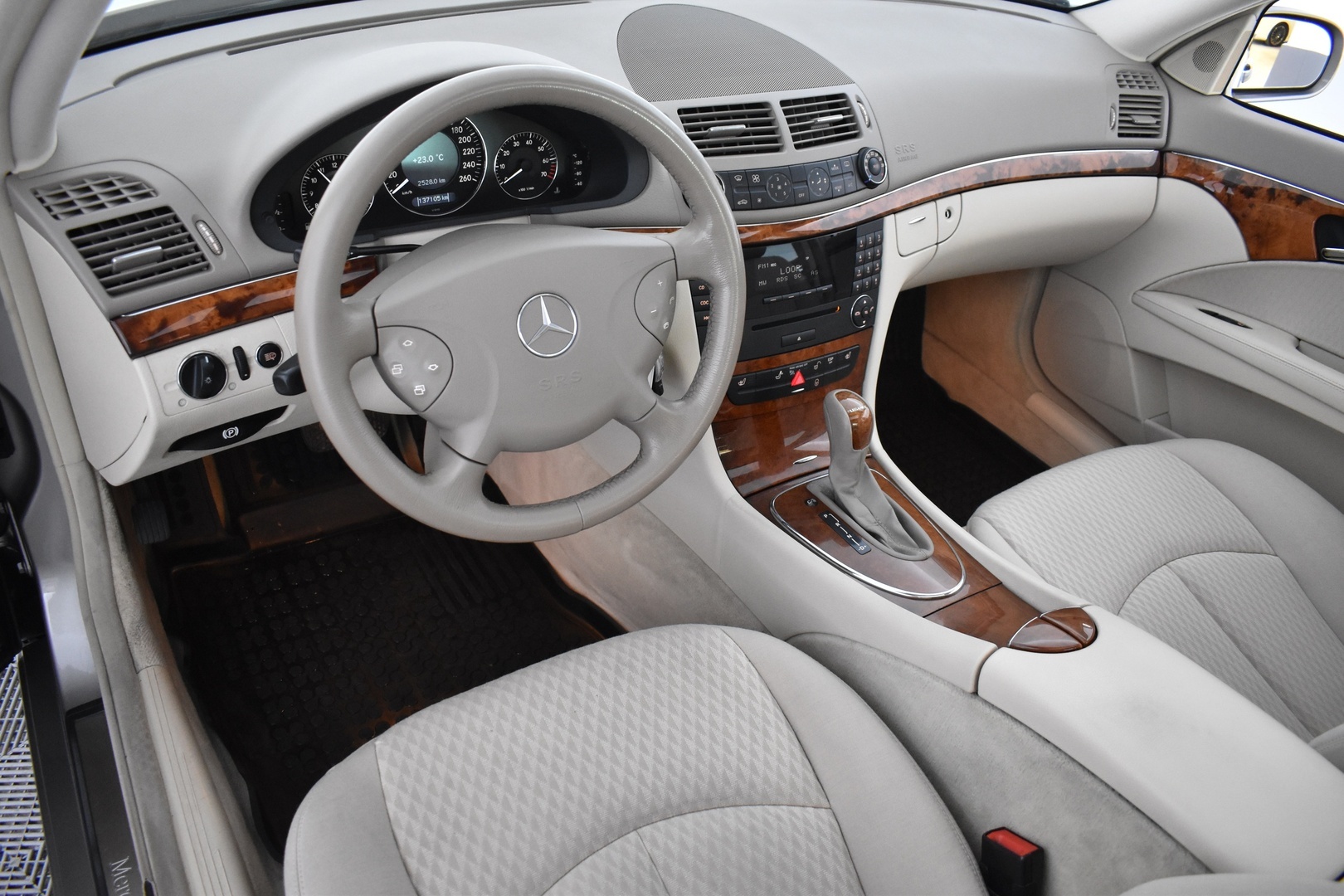 MERCEDES-BENZ E 2006