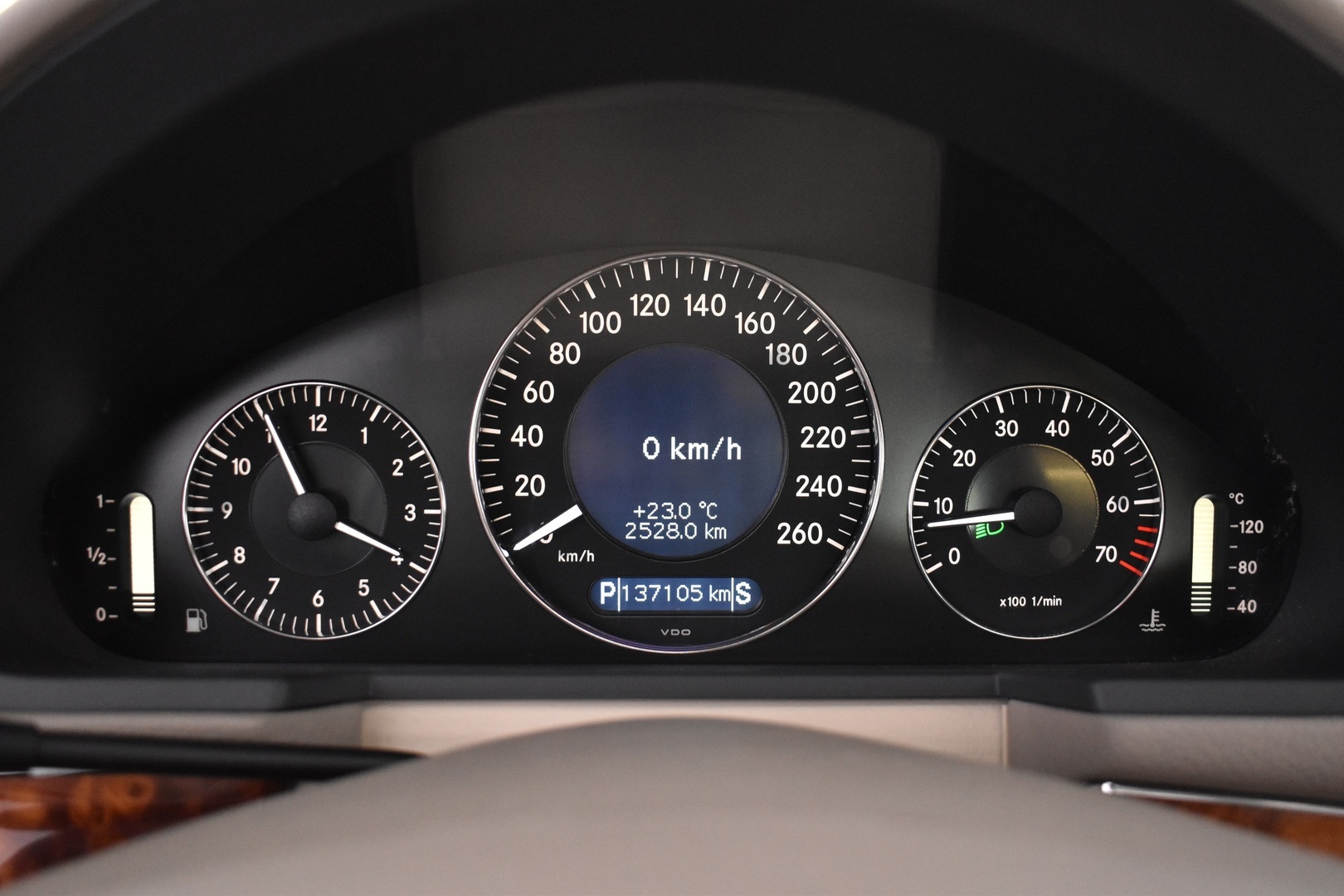 MERCEDES-BENZ E 2006