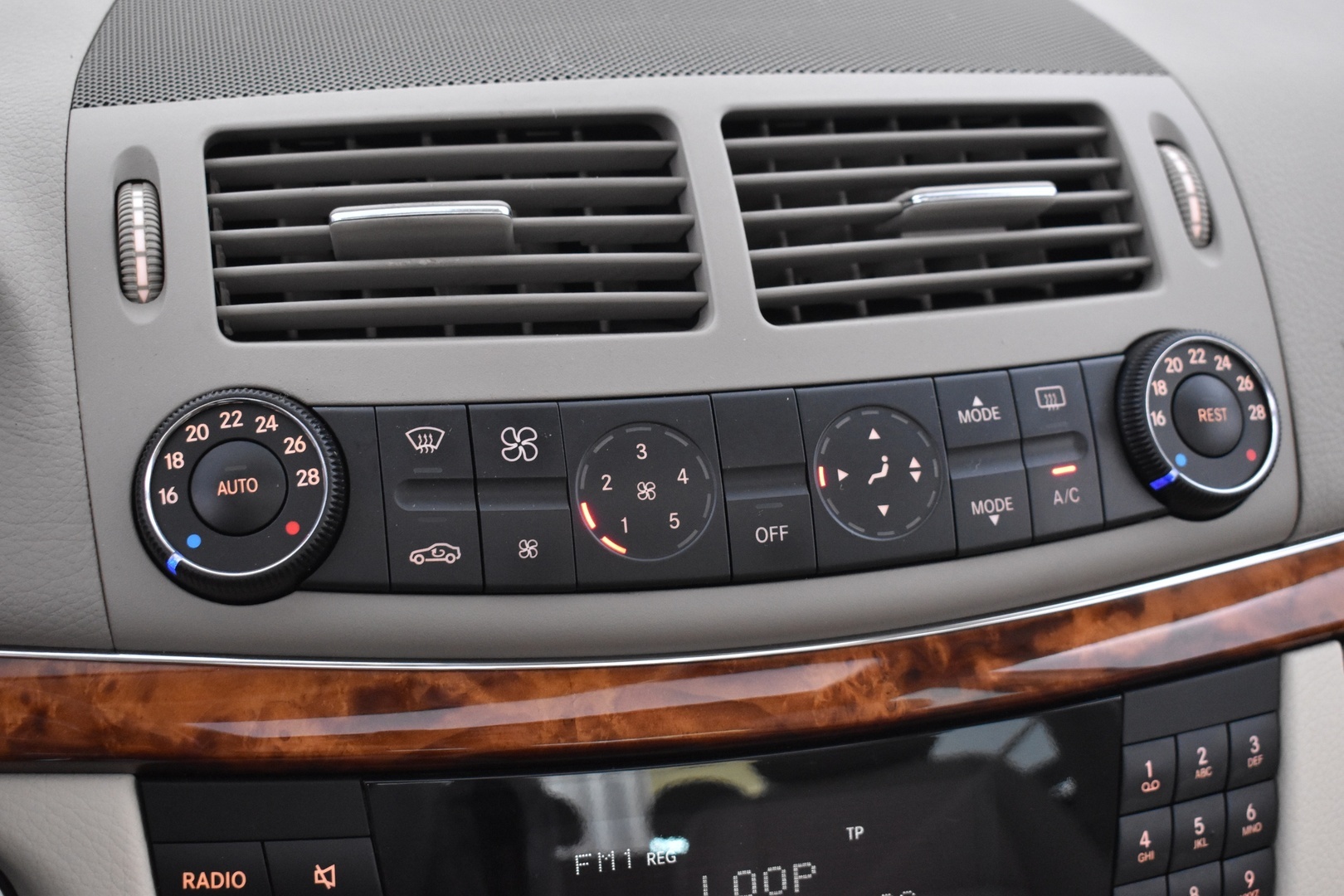 MERCEDES-BENZ E 2006