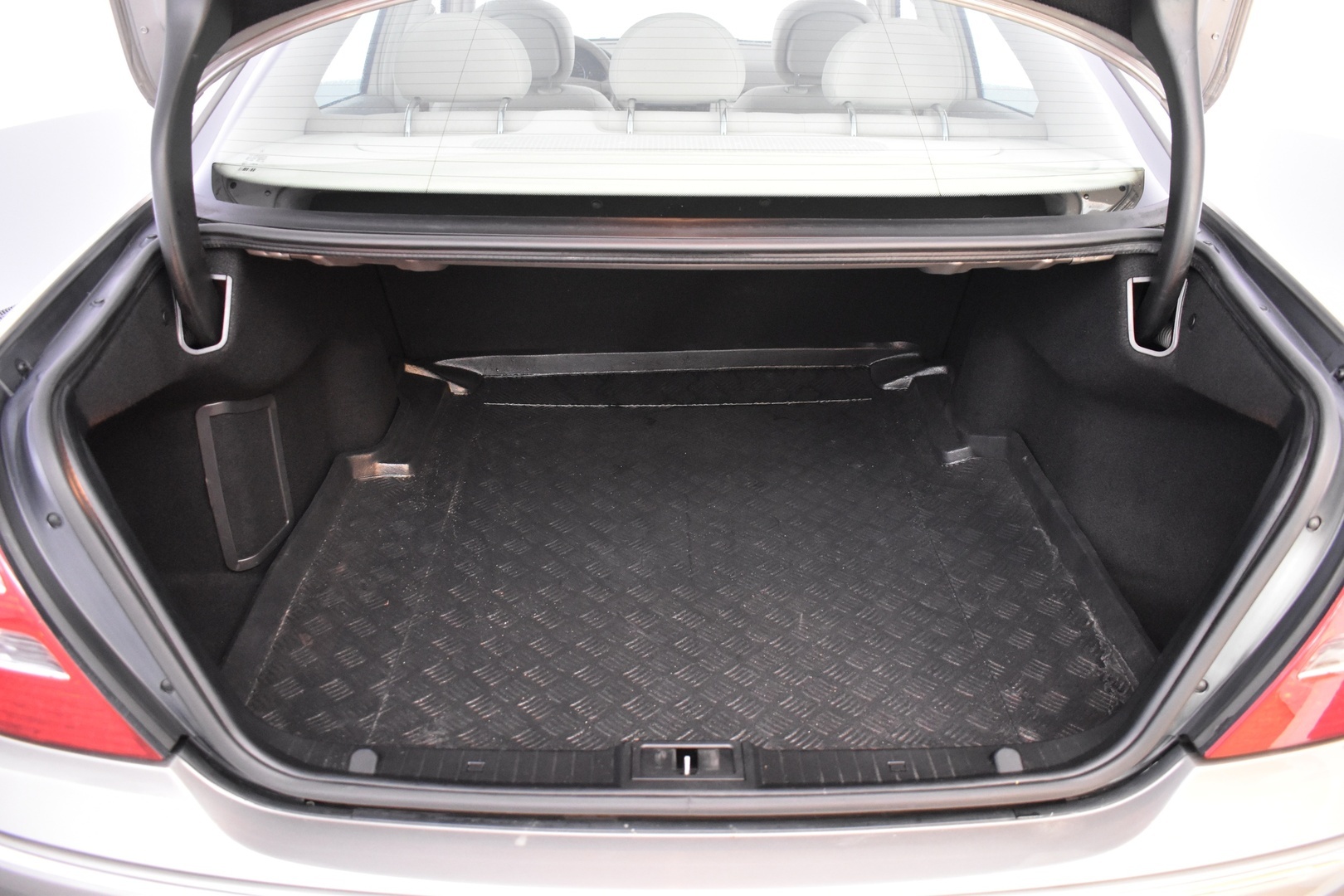 MERCEDES-BENZ E 2006