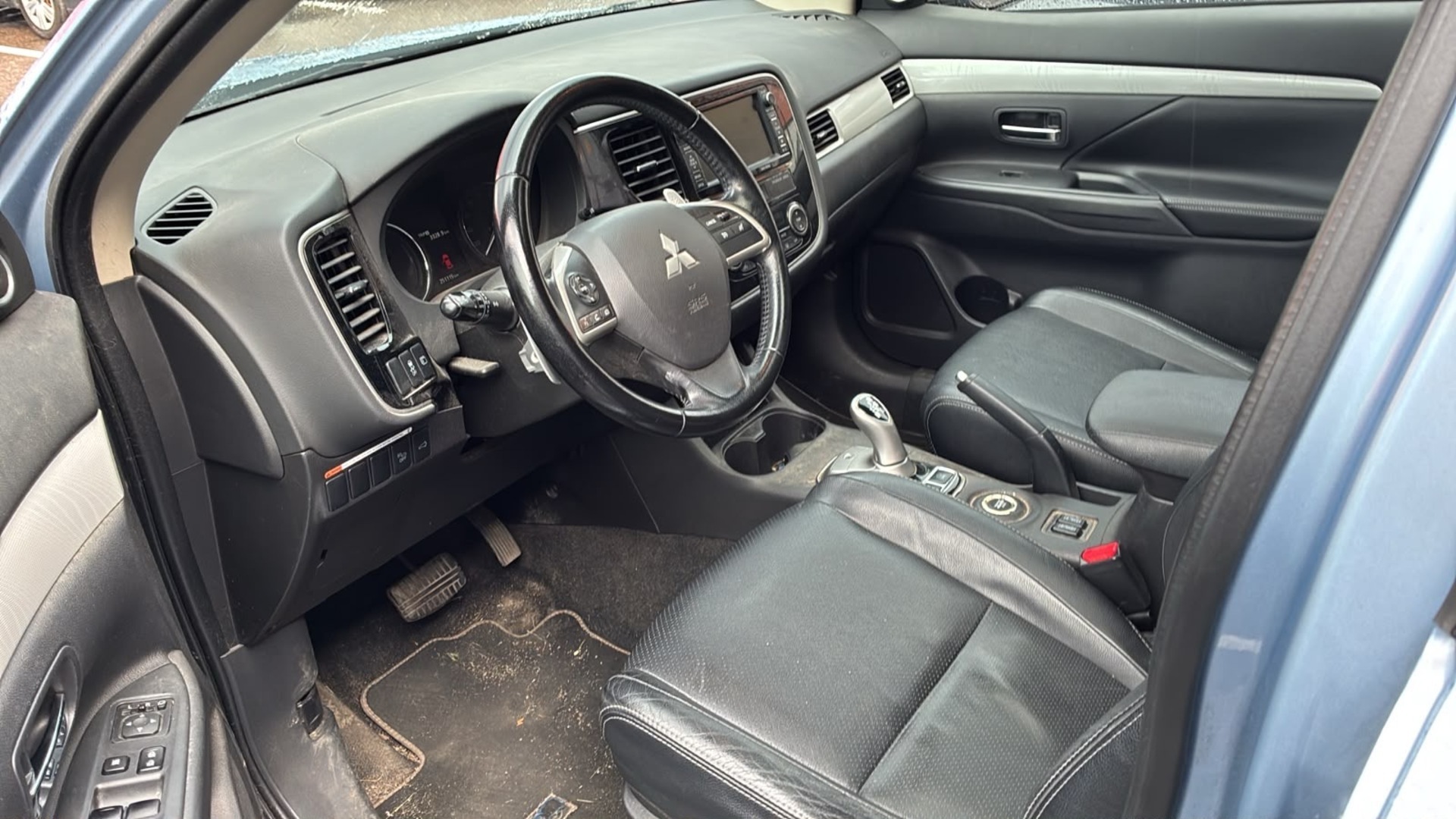 MITSUBISHI Outlander PHEV 2014
