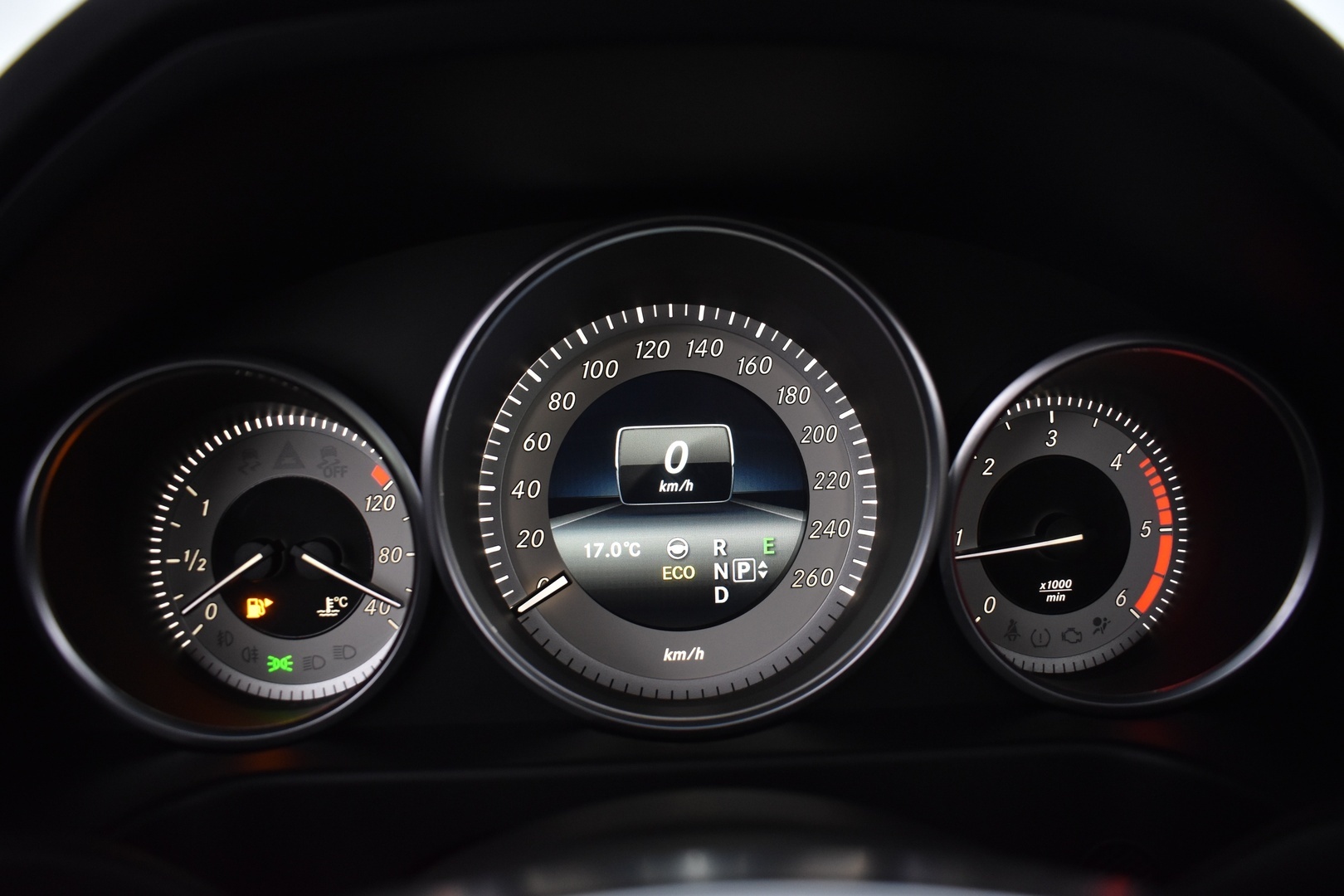 MERCEDES-BENZ E 2015