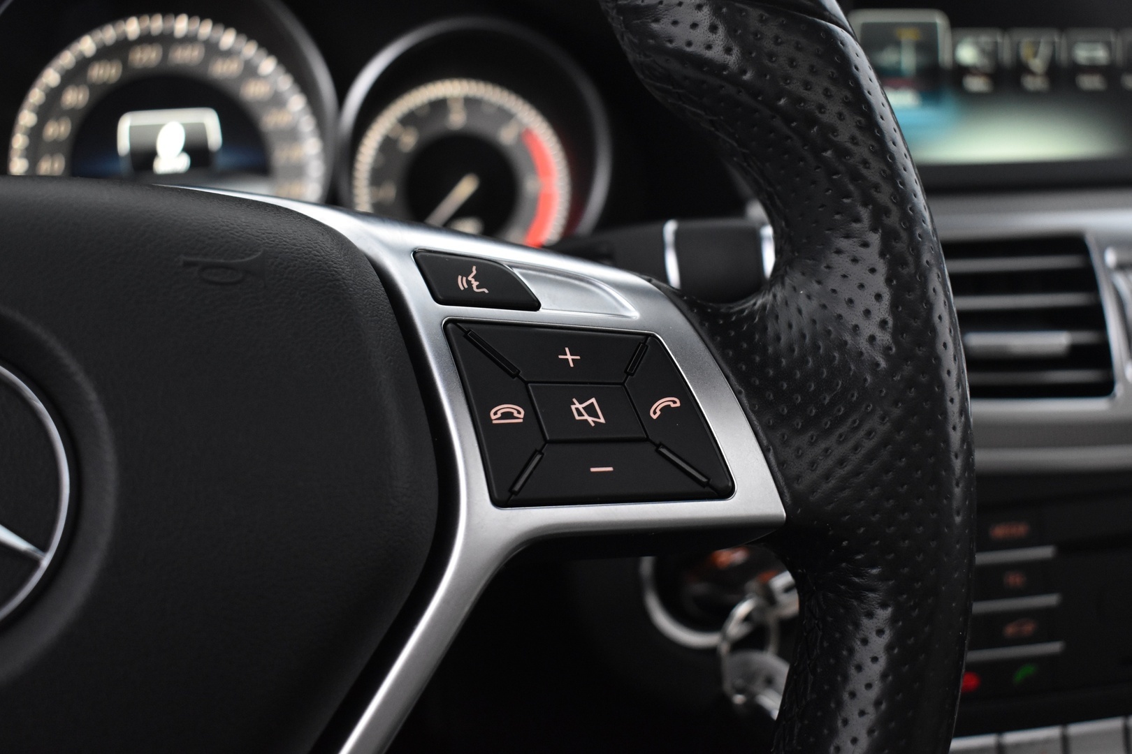 MERCEDES-BENZ E 2015