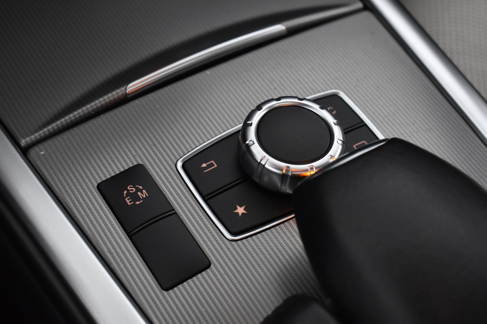 MERCEDES-BENZ E 2015