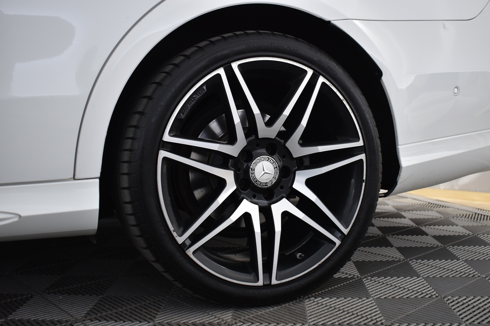 MERCEDES-BENZ E 2015