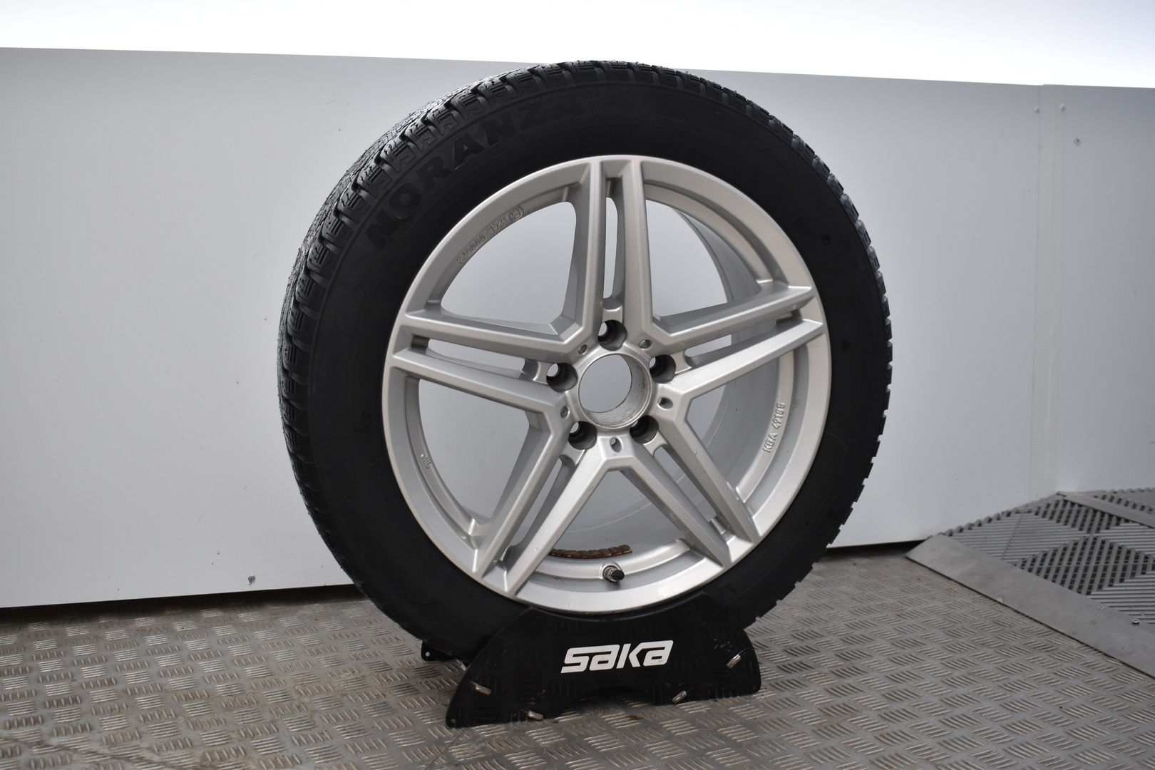 MERCEDES-BENZ E 2015