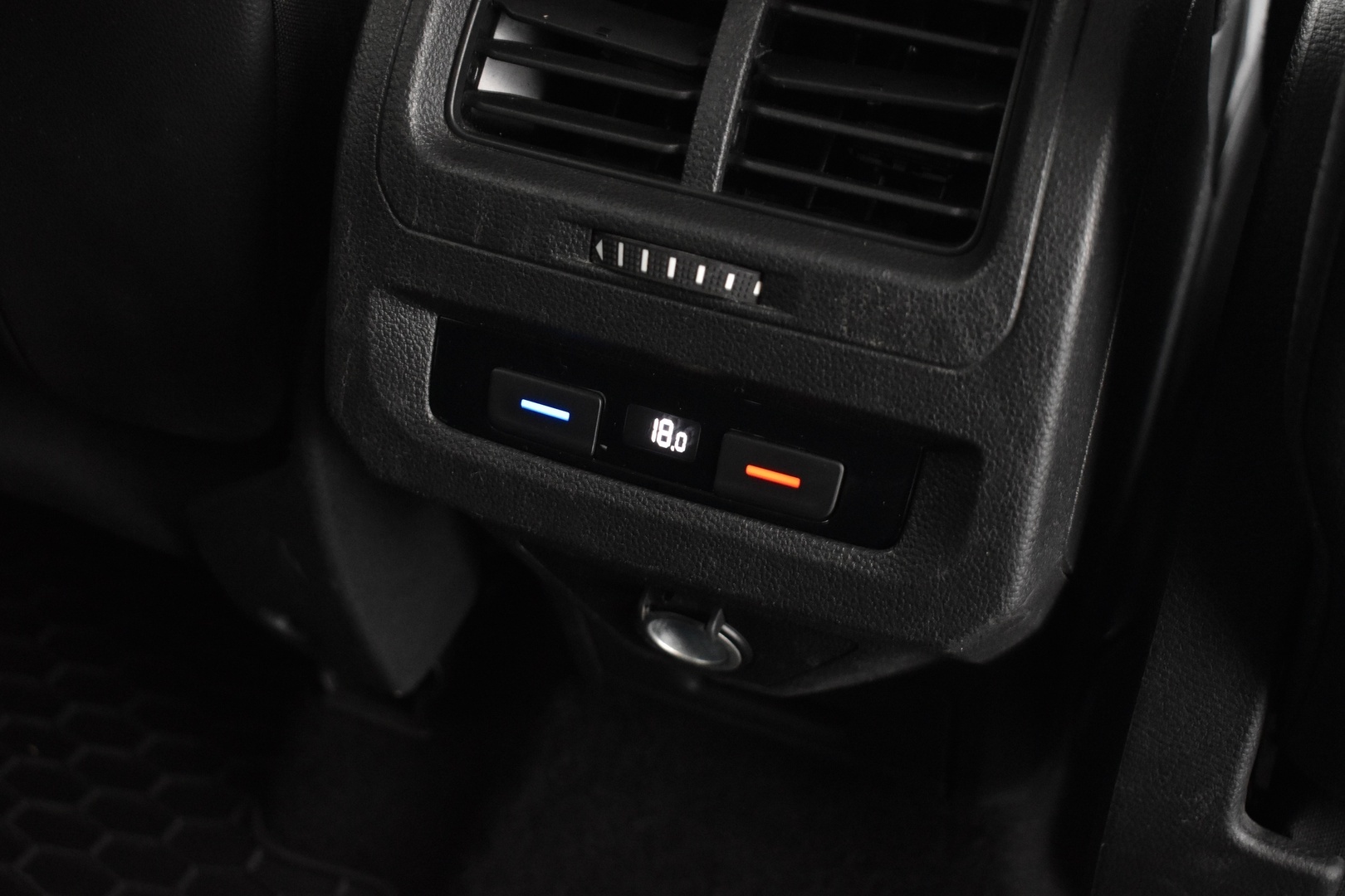 VOLKSWAGEN Touran 2020