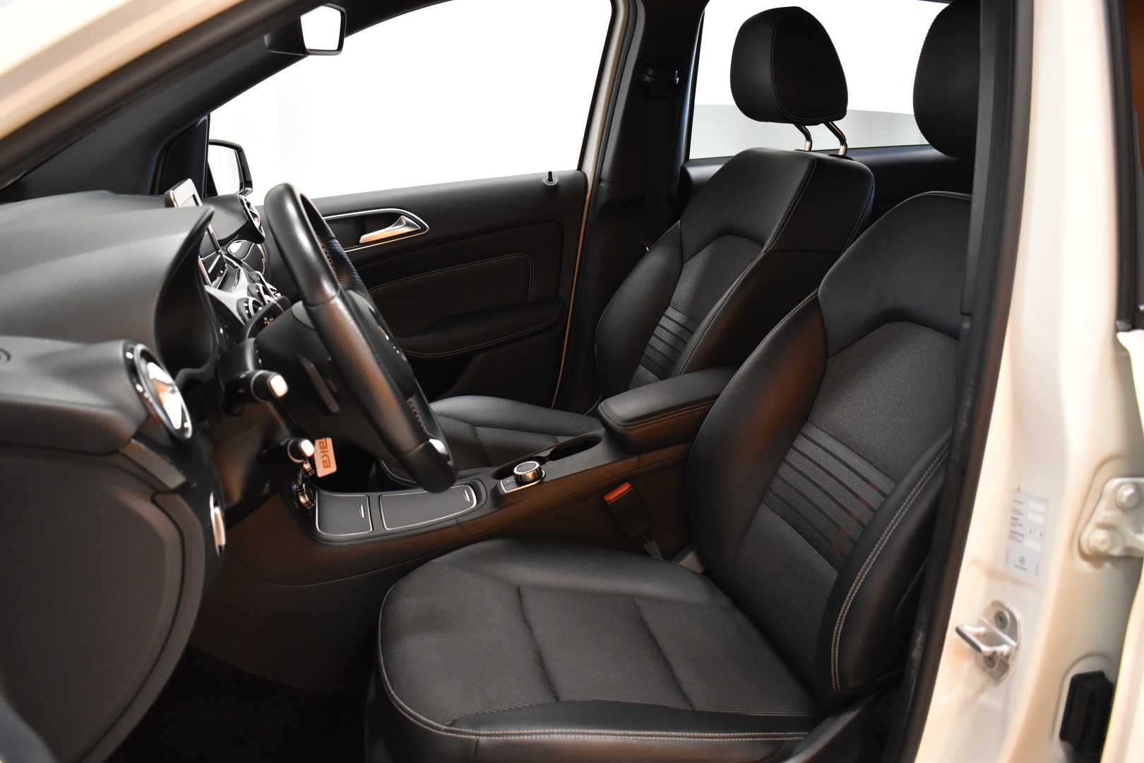 MERCEDES-BENZ B 2015