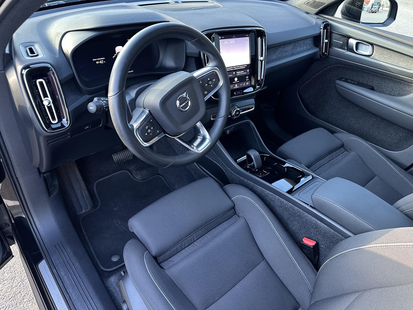 VOLVO XC40 2023