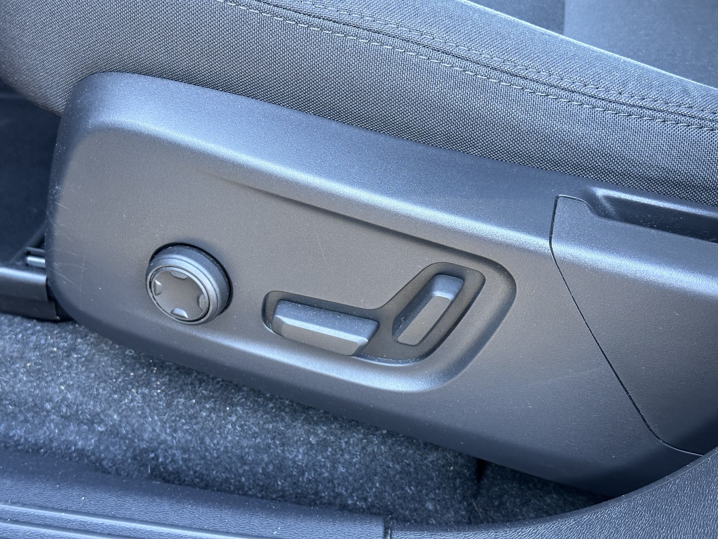 VOLVO XC40 2023